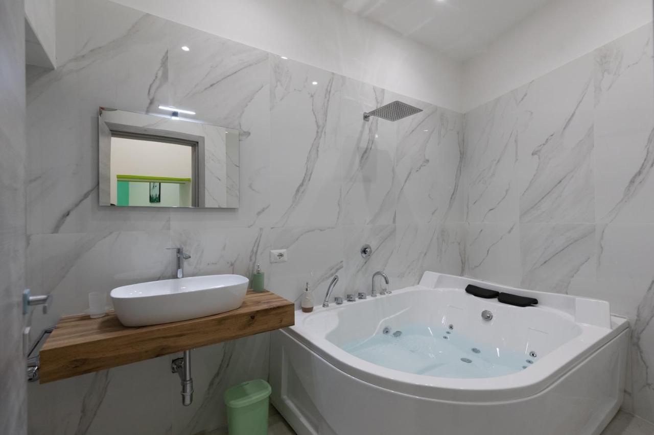 My Brilliant Home With Jacuzzi 2 Steps From St Toledo Nápoles Exterior foto