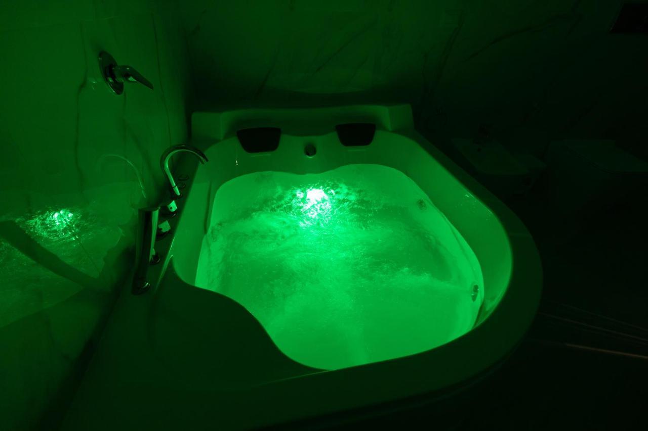 My Brilliant Home With Jacuzzi 2 Steps From St Toledo Nápoles Exterior foto