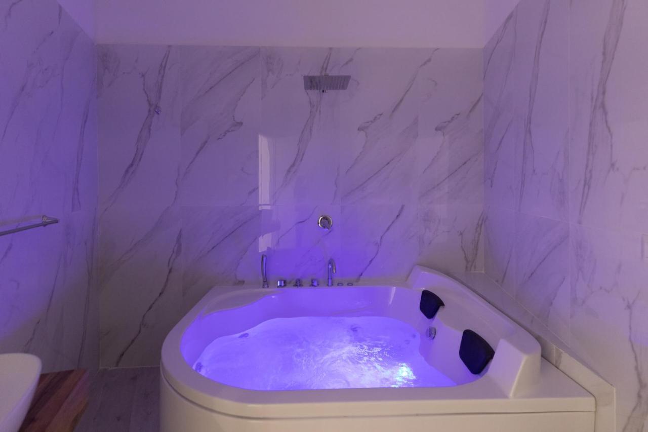 My Brilliant Home With Jacuzzi 2 Steps From St Toledo Nápoles Exterior foto