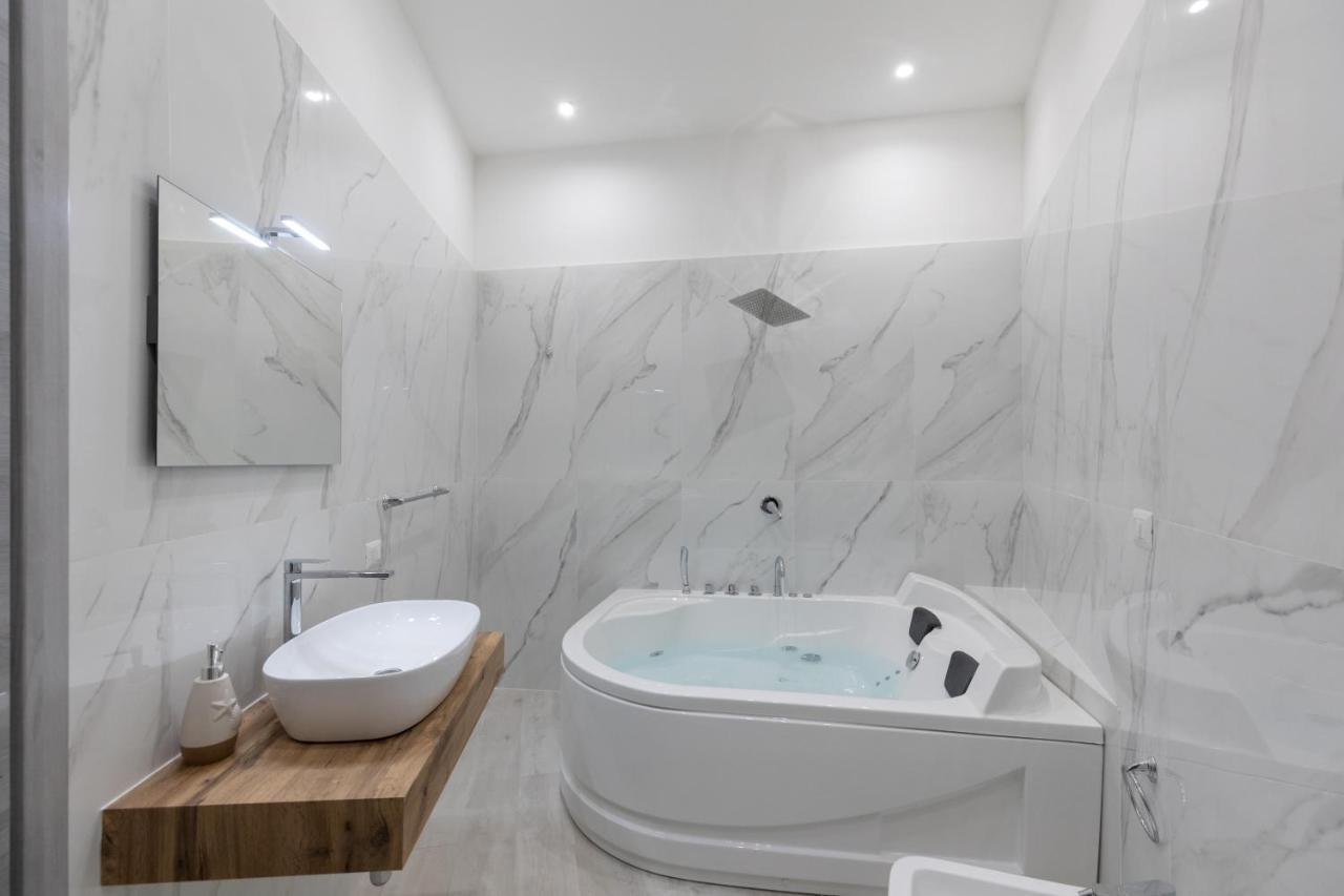 My Brilliant Home With Jacuzzi 2 Steps From St Toledo Nápoles Exterior foto