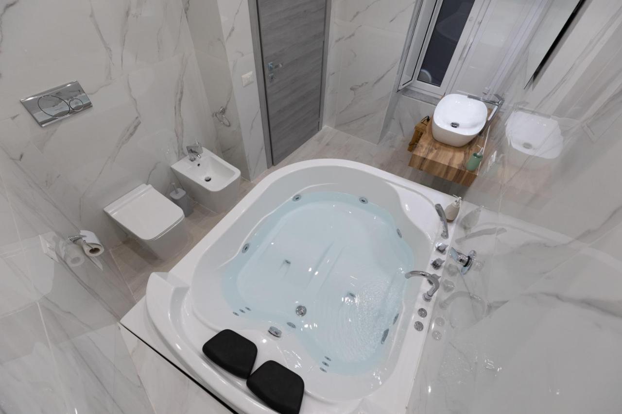 My Brilliant Home With Jacuzzi 2 Steps From St Toledo Nápoles Exterior foto